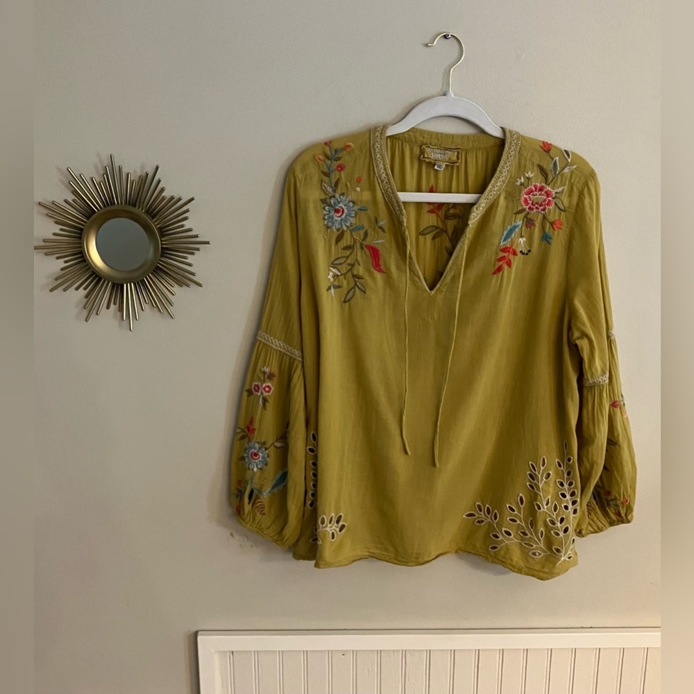 VGUC Johnny Was Lidia Effortless Peasant Embroidered Mustard Yellow-Green Top